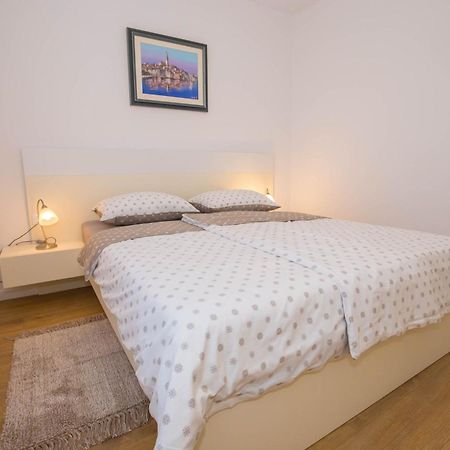 Apartments Marija Funtana Bagian luar foto