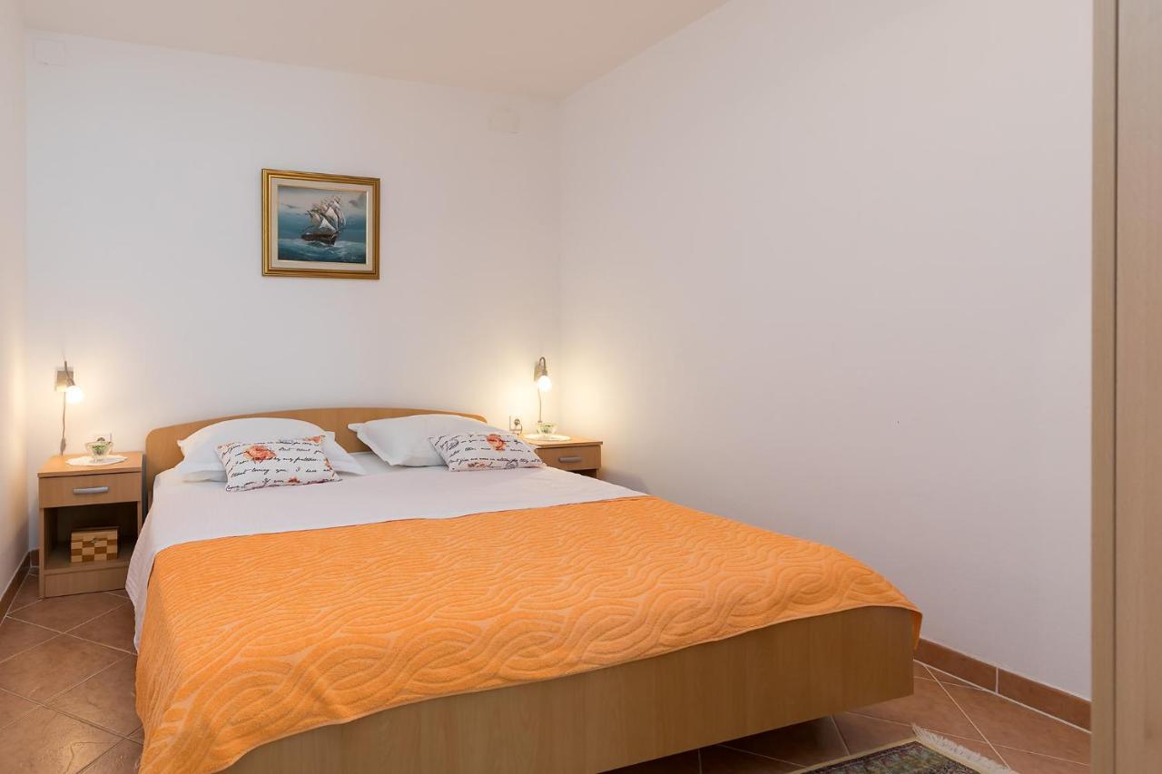 Apartments Marija Funtana Bagian luar foto